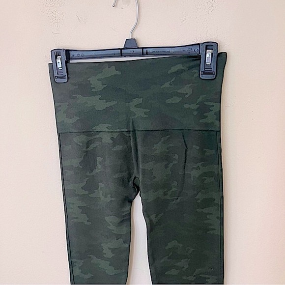 Spanx Women’s Green Camouflage Seamless High Waisted Leggings Size Medium - Picture 6 of 12